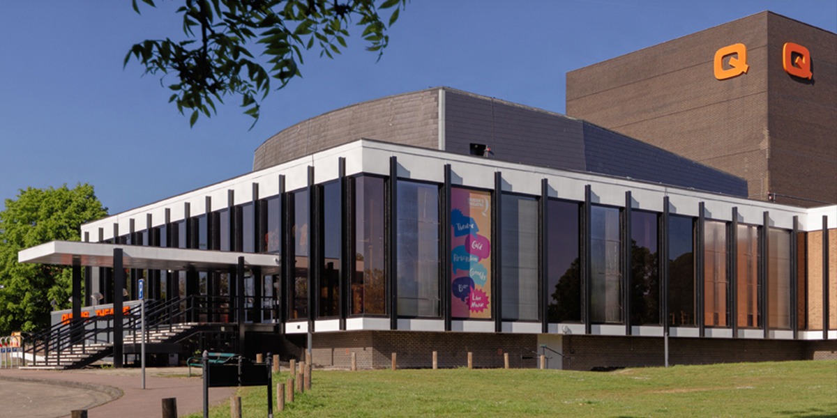 A picture of Queen's Theatre in Hornchurch.